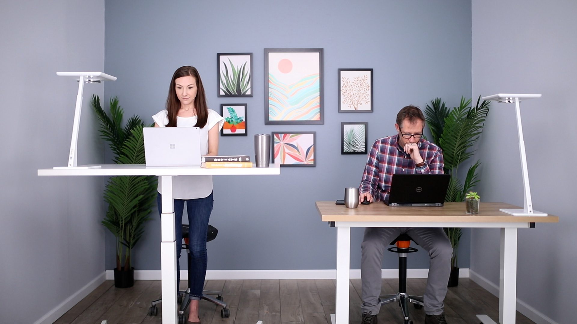Hydraulic, Pneumatic, and Manual Standing Desks – What’s the Difference?