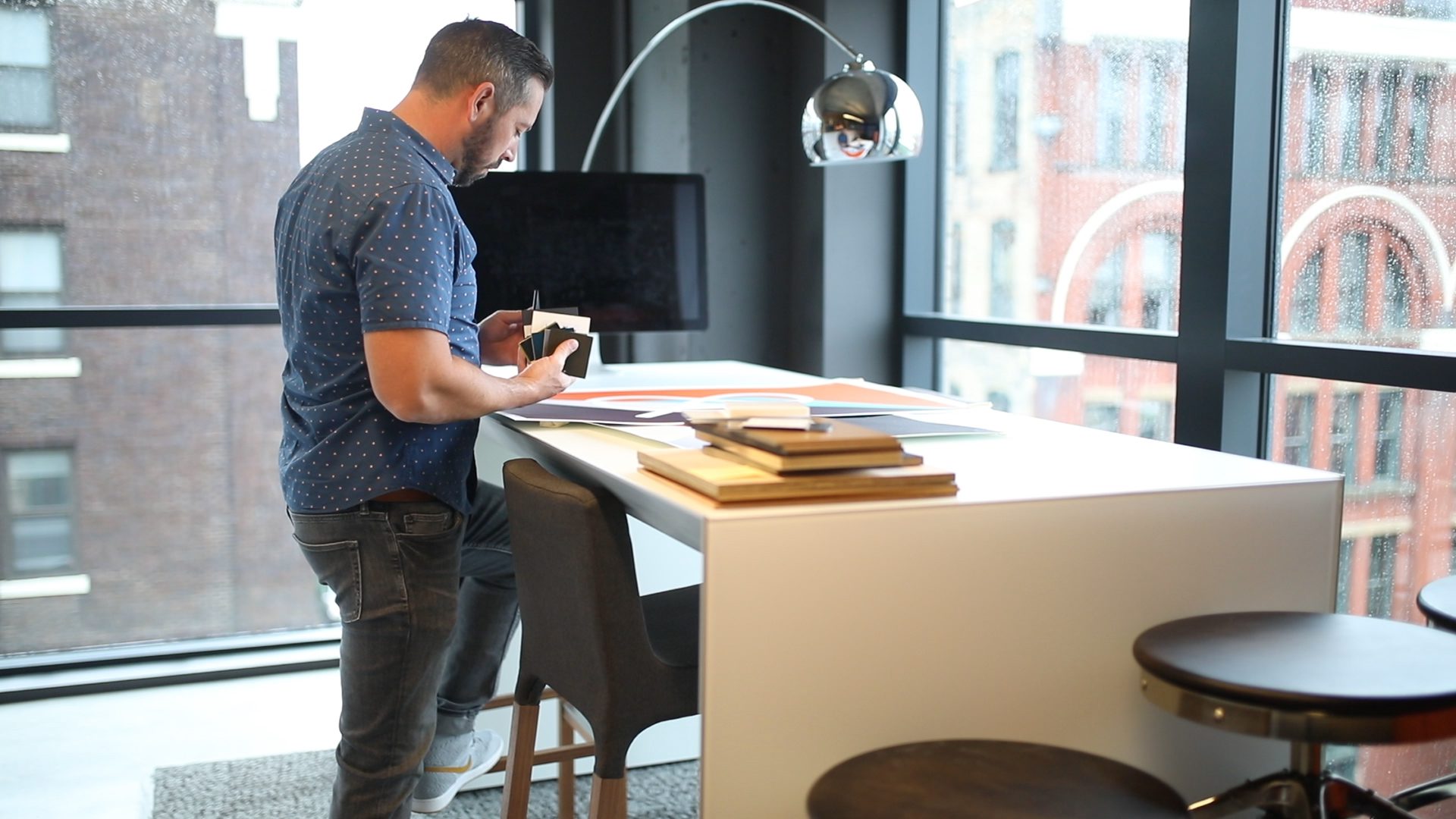 Why Standing Desks are a Must for the Office