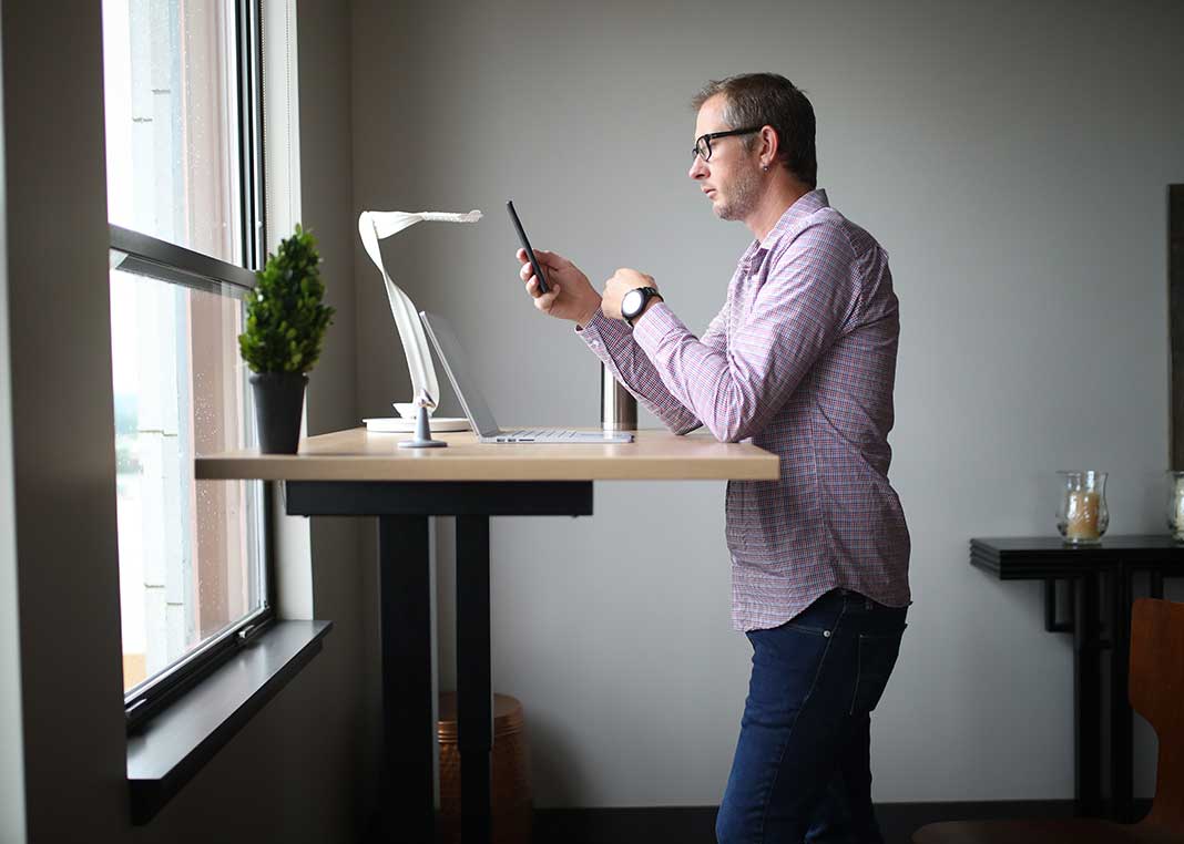 Enhance Comfort and Well-Being with the Ergonomic Standing Desk